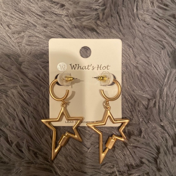 Gold hoop with star earring - Picture 1 of 1